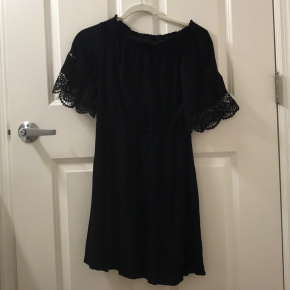 Black off the shoulder dress - Picture 1 of 3